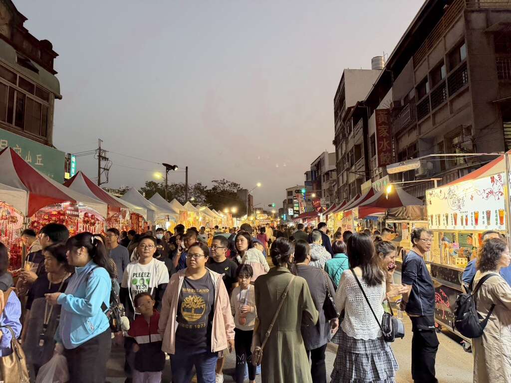 臺南除夕採買年味濃 老街商圈人氣旺