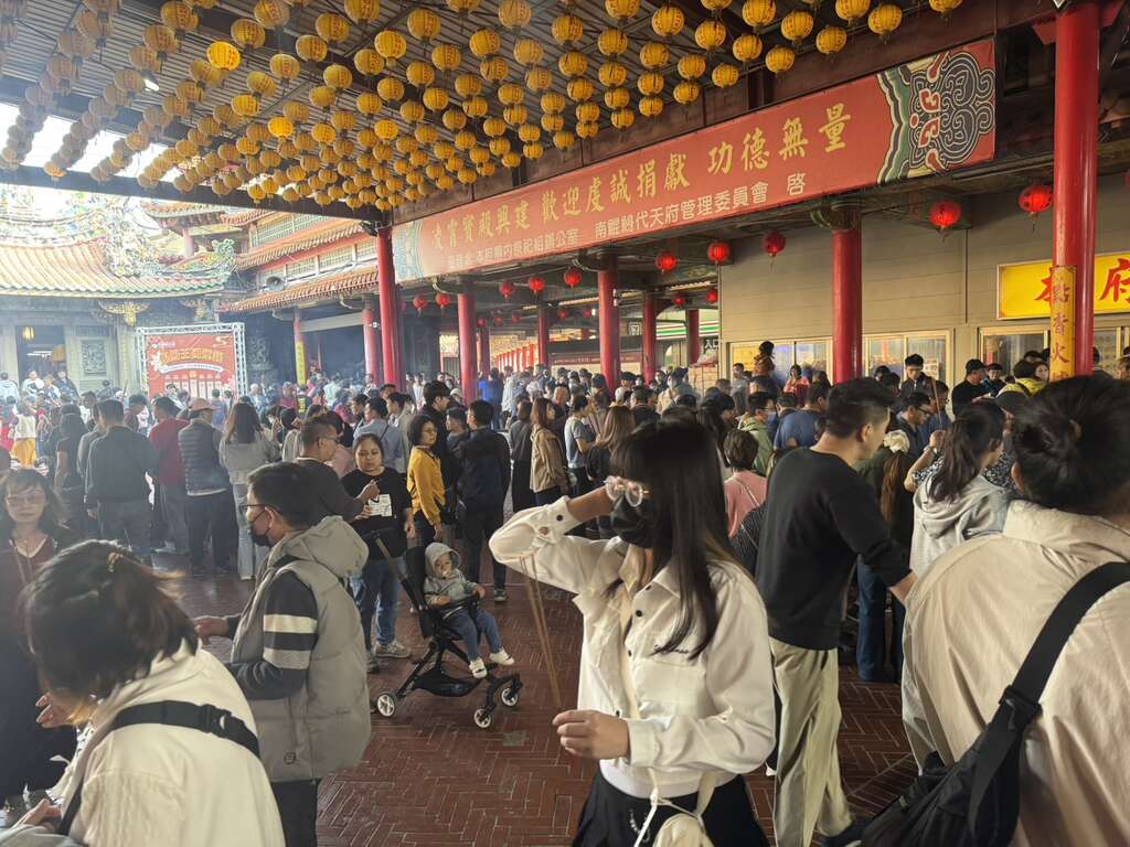 初二回娘家走春趣 臺南「神馬龍舞」迎新春