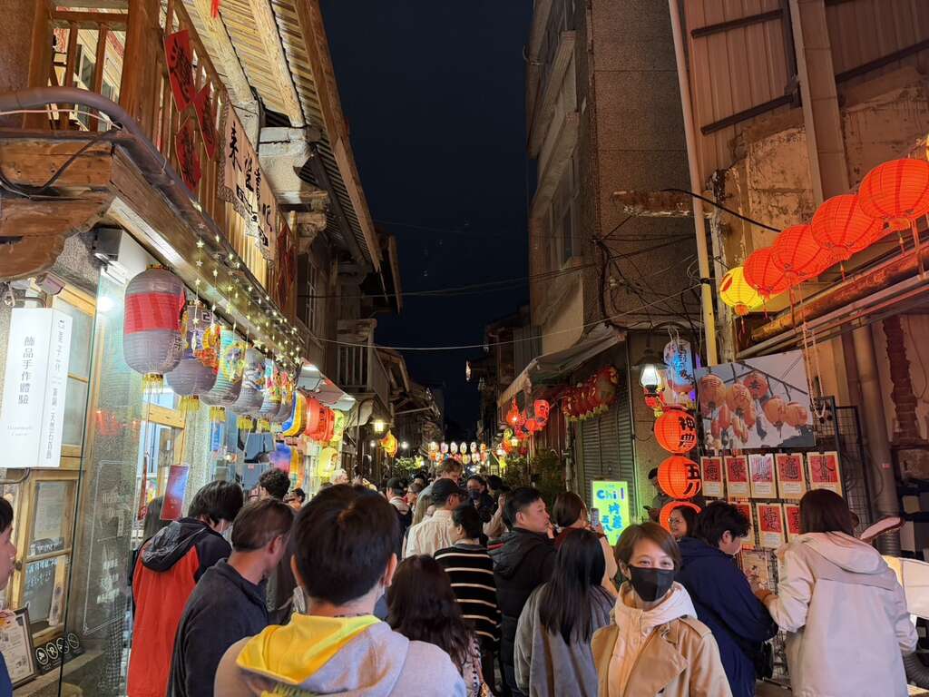 「馬」上接財神！台南春節廟宇祈福香火鼎盛 寶可夢強檔接力