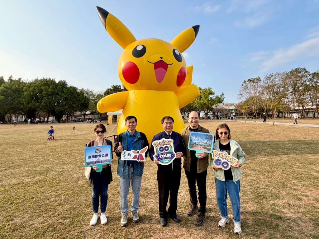 首日6萬人次到訪 《Pokémon GO》十週年嗨翻臺南 「超級之夜」首登場　夜間光雕秀驚豔全場