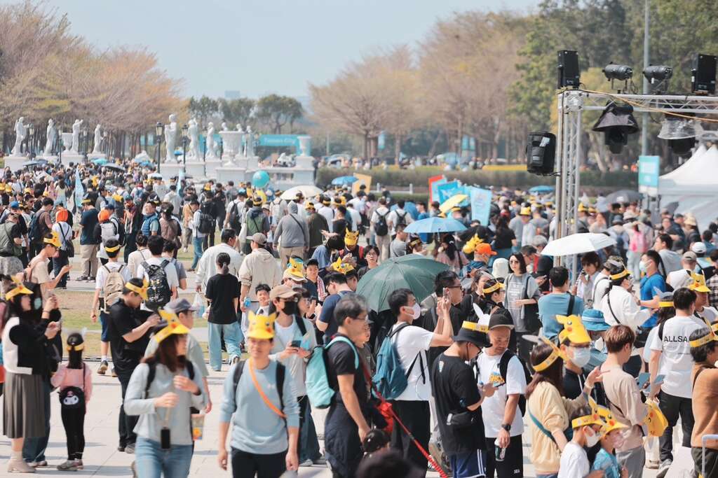 《Pokémon GO》熱潮席捲臺南 連續兩天累計12萬人次湧入 主題棲息地、AR拍照區、皮卡丘與伊布見面會 人氣超夯