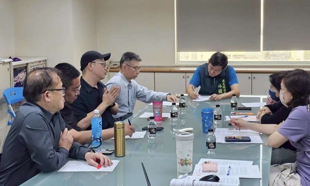 為確保房價透明與市場秩序 三大旅宿公協會簽署「臺南市旅宿合理房價訂定自律公約」 市府觀旅局、法制處及旅行公會見證