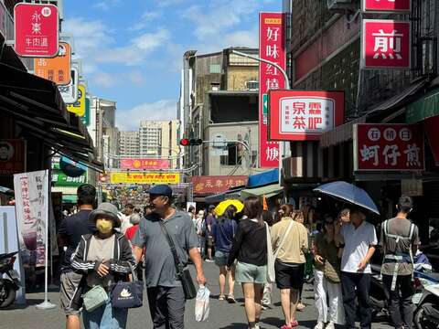 国华海安商圈逛街人潮