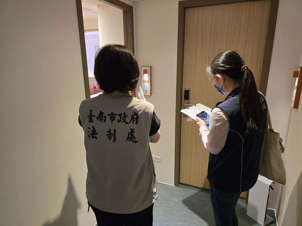 稽查团队到饭店房间进行稽查