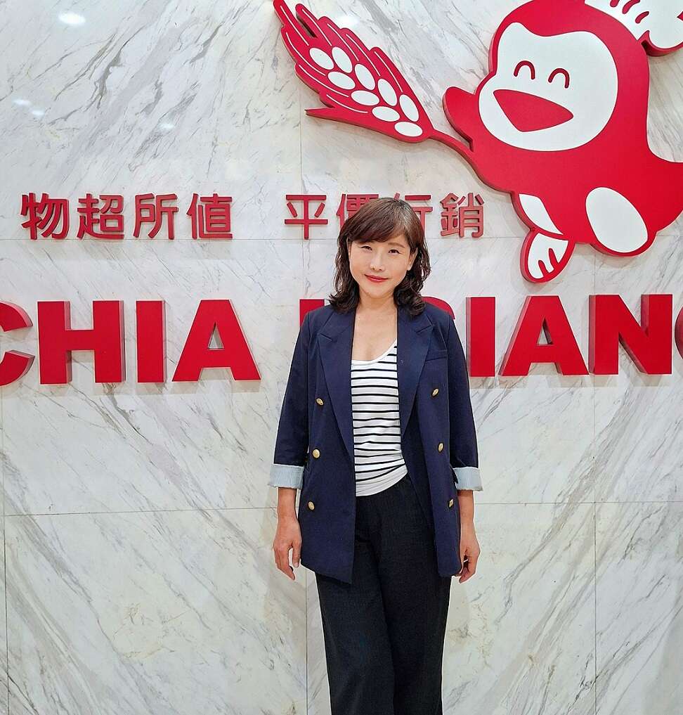 佳湘食品創辦人黃秀芬從市場起家，憑著對麵包的喜好與經營頭腦，發展成全國連鎖品牌，堪稱烘焙業傳奇人物。（張耘書拍攝）