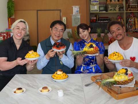 市长、山泽礼名、崛江圣夏、梦多於南泉冰菓室介绍台南水果冰