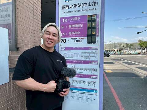 搭乘台湾好行98府城台江线体验参观台南