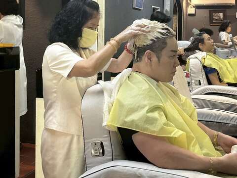 东来理发厅体验传统洗头