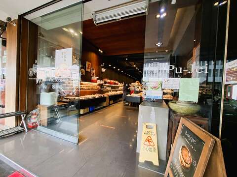 成功路上的葡吉面包店，如今已成为外地游客来台南的美食打卡点。（张耘书拍摄）