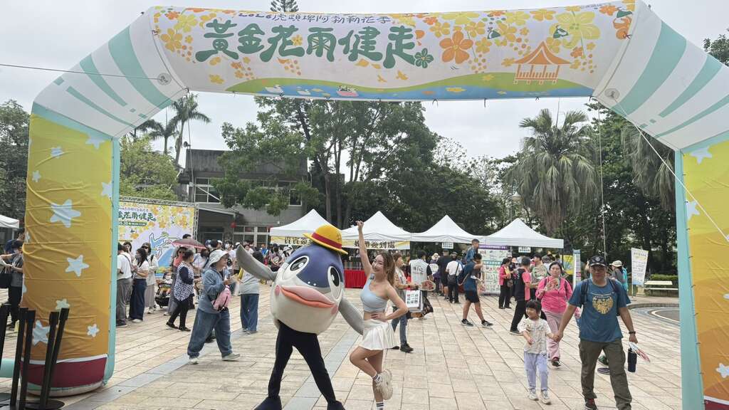 虎頭埤阿勃勒花季浪漫登場 全民健走賞花帶走夏日回憶