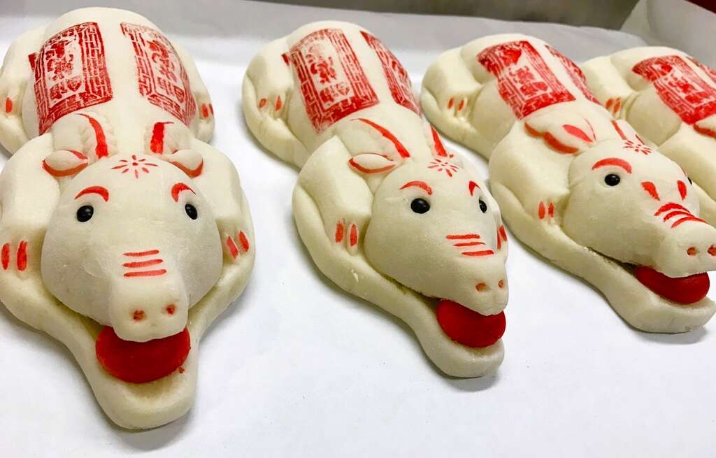 万香饼舖以祭祀糕点为主力,坚持纯手工制作,也致力将糕点精致化。(万香饼舖提供)