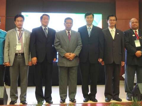 本次論壇VIP貴賓與吉隆坡市長（左六）合照