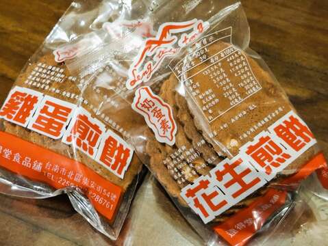 煎饼材料单纯，滋味朴实，就连包装也充满怀旧感。（张耘书拍摄）