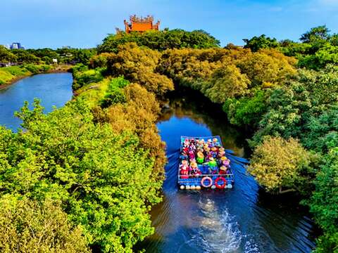 四草绿色隧道持续受到国内外旅客喜爱,为台南旅游网上半年最热门景点