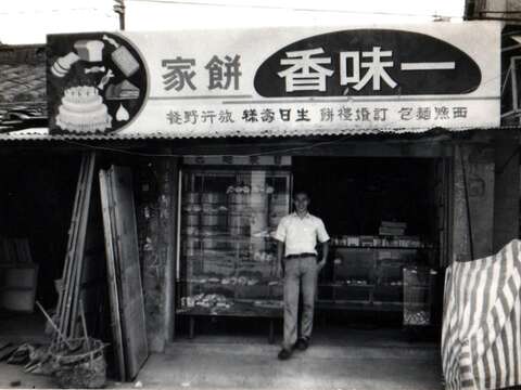 一味香饼家创立於1973年,是湾里地区启业甚早的饼舖,图为创办人蔡国胜。(一味香饼家提供)