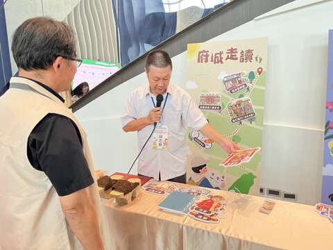 泰国籍学员蒋志新以府城走读为主题以中文搭配母语进行简短导览