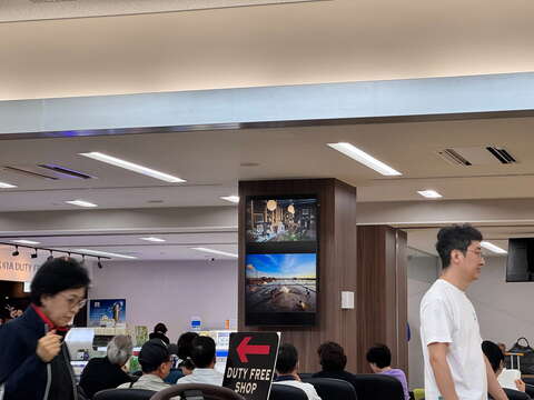大分机场国际线播放台南观光宣传影片,推广台南旅游。