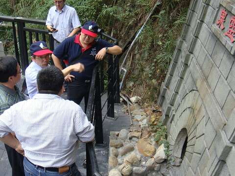 市府会同经济部水利署保育事业组郭简任正工程司俊桢、田真之先生、嘉南药理大学陈助理教授忠伟及台南市温泉