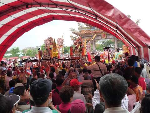 鹿耳門天后宮請媽祖