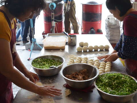 资料照片-胡椒饼制作