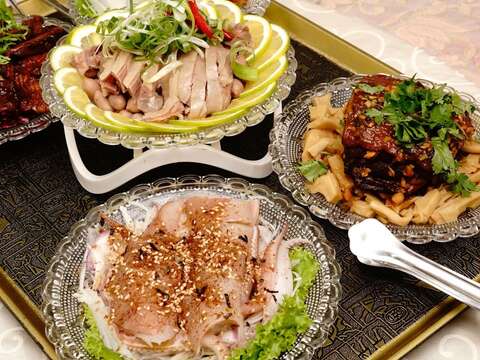 荣华五福拼盘-蒲烧虱目鱼腹肚、鲜切乌鱼子、油葱鸡腿、和风冰脆卷、笋干大封