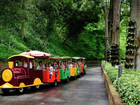 尖山埤江南渡假村提供-園區小火車