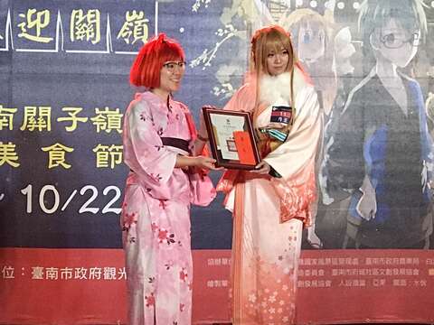 吳怡靜(月王)扮演的角色亞絲娜獲得第二名及最佳人氣獎2