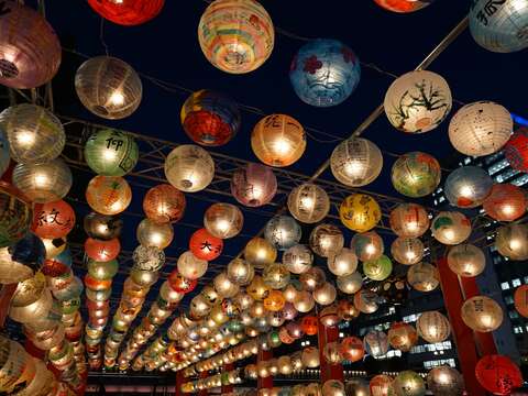 千顆花燈全由台南學子手繪
