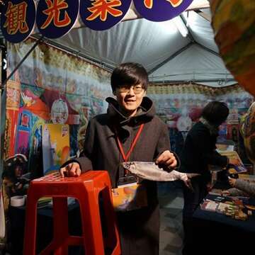 两地交流象徵之红椅头