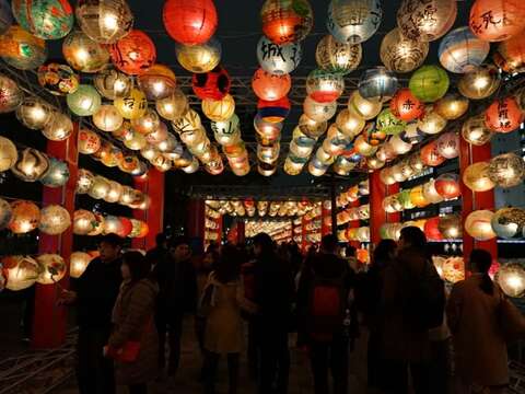 2017受大阪市政府邀請參加大阪燈節，以「台南光之廟埕燈區」為主題