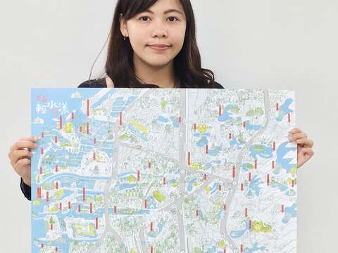 台南輕水漾地圖也搭配旅遊作家黃郁清所描繪的台南景緻(反面)