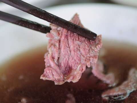 新鮮的牛肉湯，在地台南人都當早餐呢