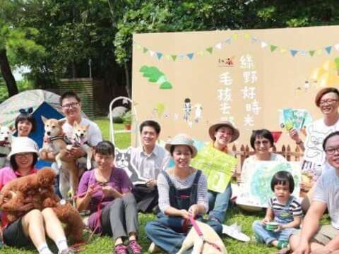 綠野好時光，毛小孩野餐散步