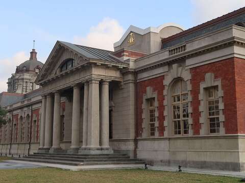 巴洛克建築的司法博物館，可以入內參觀體驗