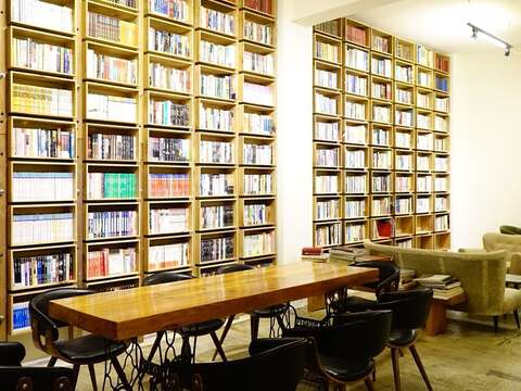 台南特色旅店-艹祭 Book inn