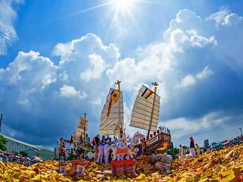 送王船為臺南最獨特的宗教廟會觀光活動