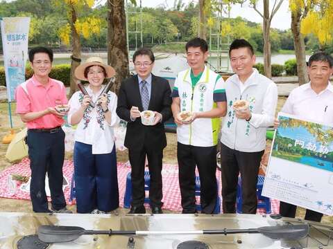 邀市民一起来赏花，体验虎头埤生态之美