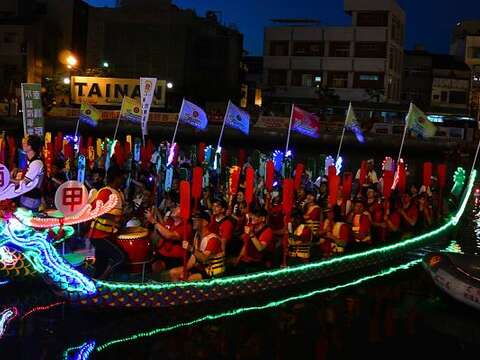 安平運河夜遊龍舟競賽