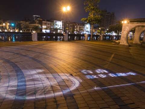 維悅飯店前廣場以主題式燈光設計讓台南跟著亮起來