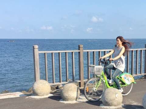 吴汶芳骑tbike拍摄台南夏季影片