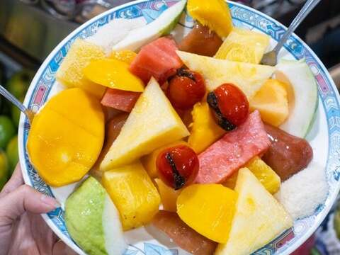 Ching-G Assorted fruits plate NT$200 HK$50