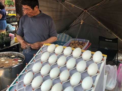 The shop keeper of goose eggs