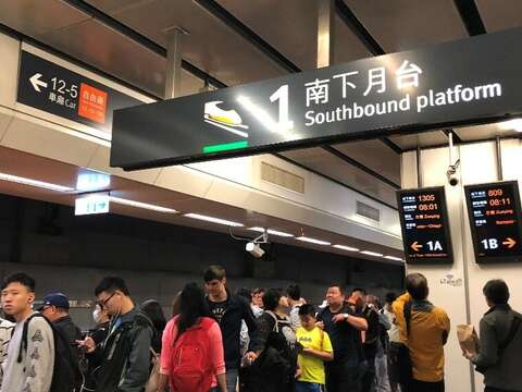 台北駅南へ1号ホーム