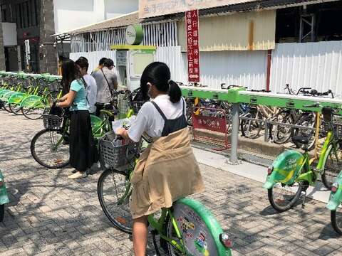 台南駅の外のT-Bike保管処