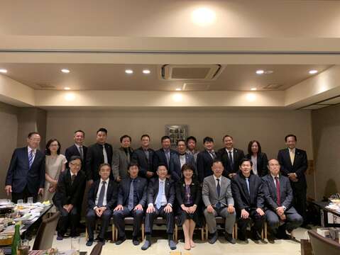 仙台市政府及仙台观光国际协会共同合影