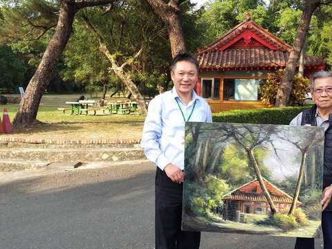 陳泰元老師與虎頭埤陳宏田主任於新化神社遺構休憩所合影