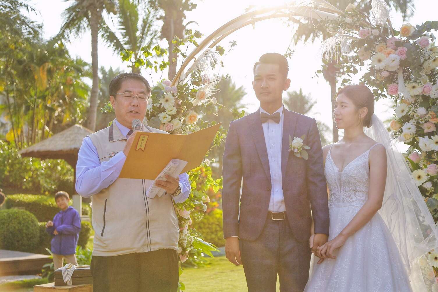 市長擔任戶外婚禮證婚人
