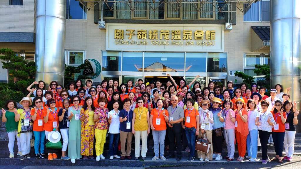 前副总统吕秀莲率领台湾国际职业妇女协会一行共120人夜宿关子岭统茂温泉会馆
