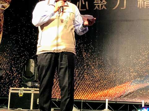 市长黄伟哲受邀上台致词