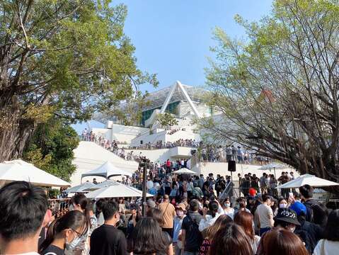 森山市集活动人潮众多